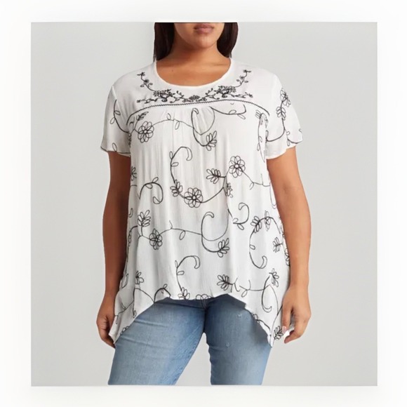 Liv Los Angeles Tops - Liv Los Angeles White Black Embroidered Peasant Blouse Sharkbite Hem Size 3X NWT